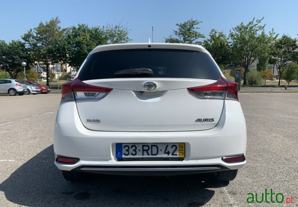 2016' Toyota Auris Sport photo #4