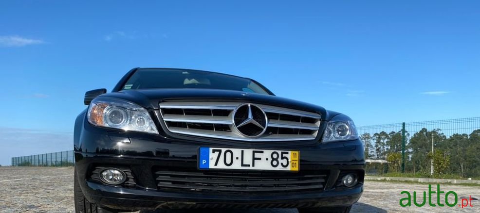 2011' Mercedes-Benz C-220 photo #4