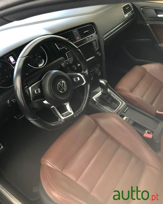 2014' Volkswagen Golf photo #2