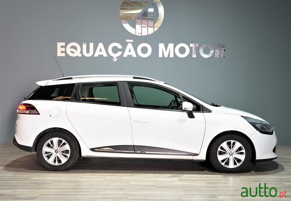 2016' Renault Clio Sport Tourer photo #3