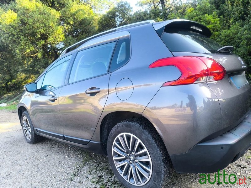 2015' Peugeot 2008 photo #2