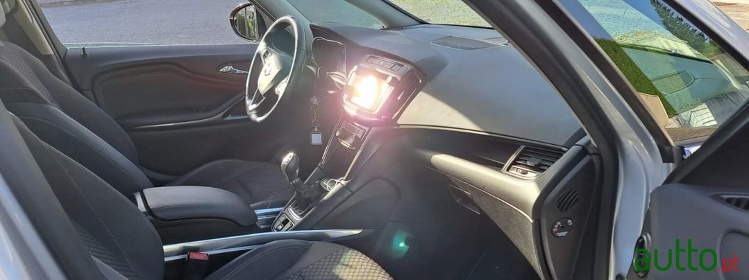 2017' Opel Zafira photo #6