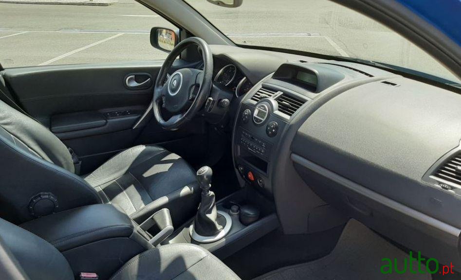 2006' Renault Megane Break photo #2