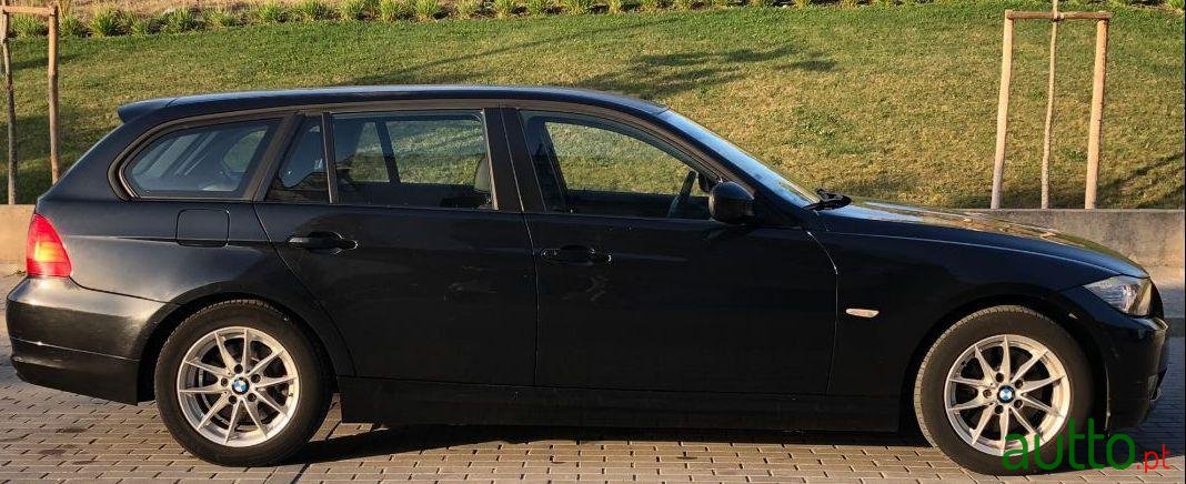 2010' BMW 320 photo #1