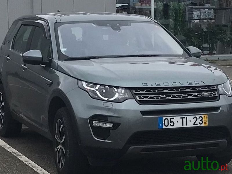 2017' Land Rover Discovery Sport photo #2