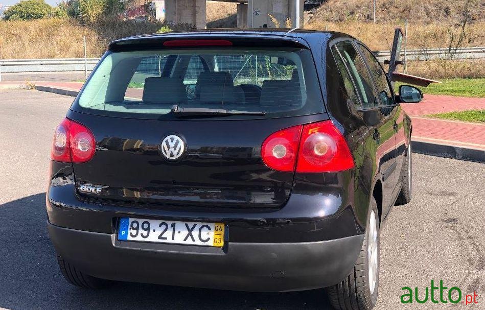 2004' Volkswagen Golf photo #2