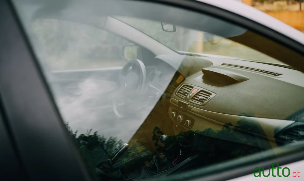 2010' Renault Megane photo #4