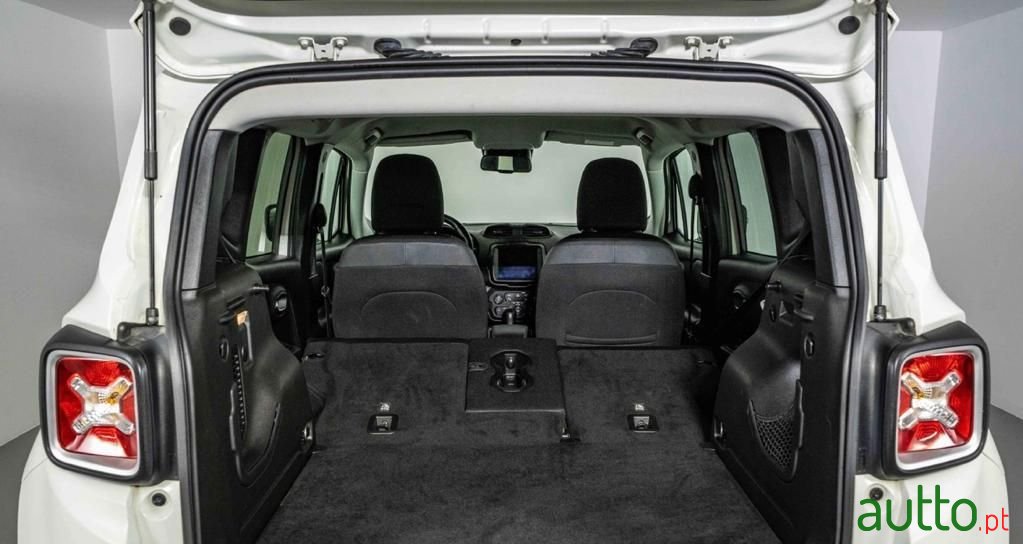 2018' Jeep Renegade photo #3