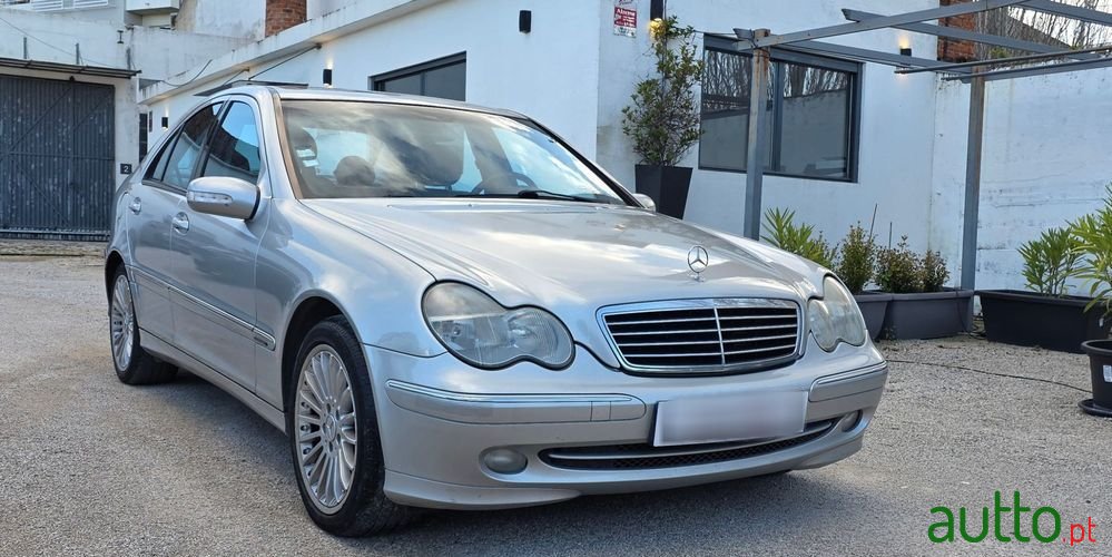 2002' Mercedes-Benz Classe C photo #3