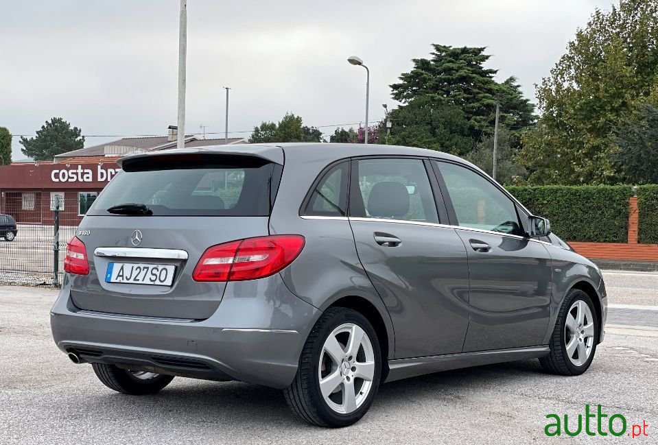 2012' Mercedes-Benz B-180 photo #4