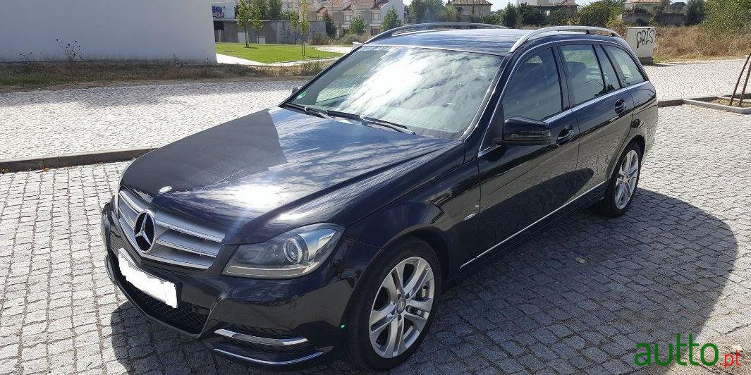 2011' Mercedes-Benz C-250 photo #2