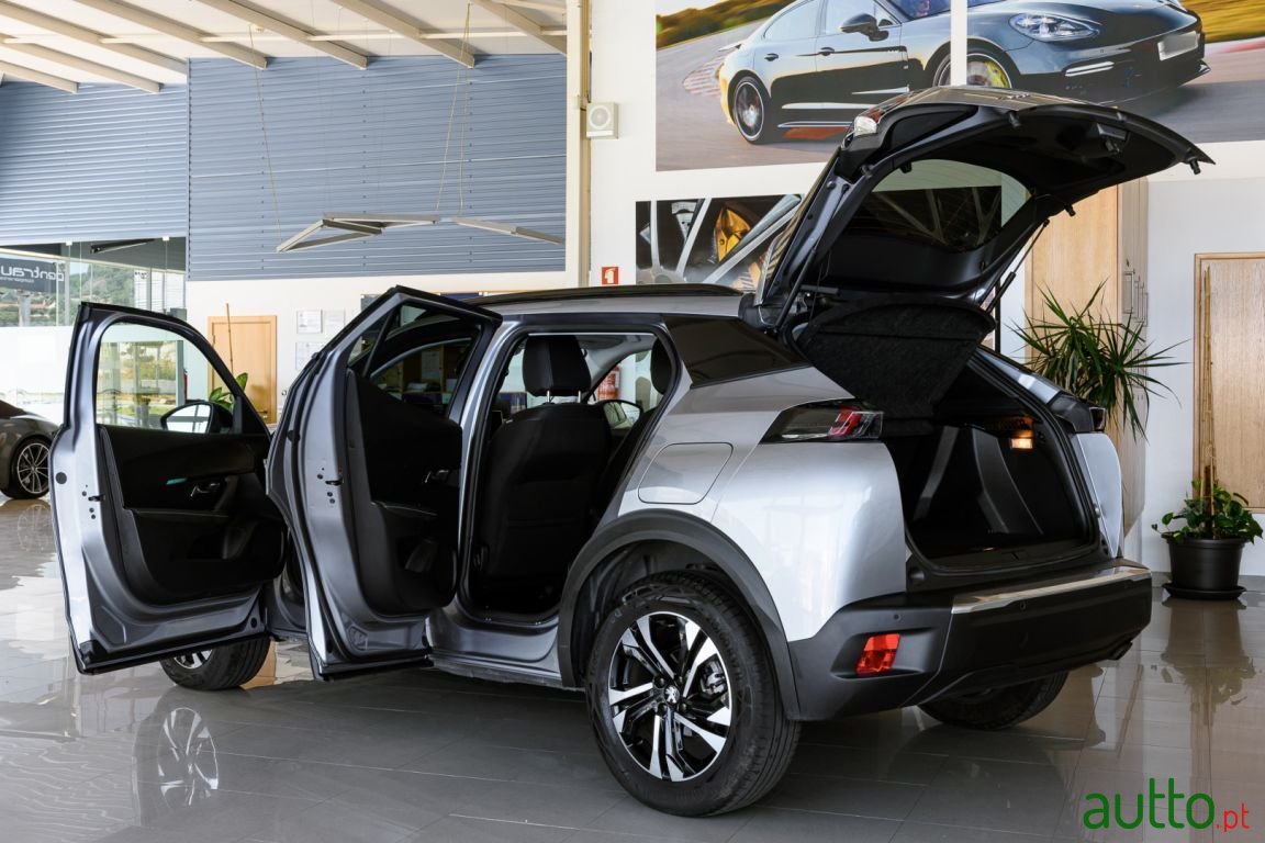 2022' Peugeot 2008 photo #5