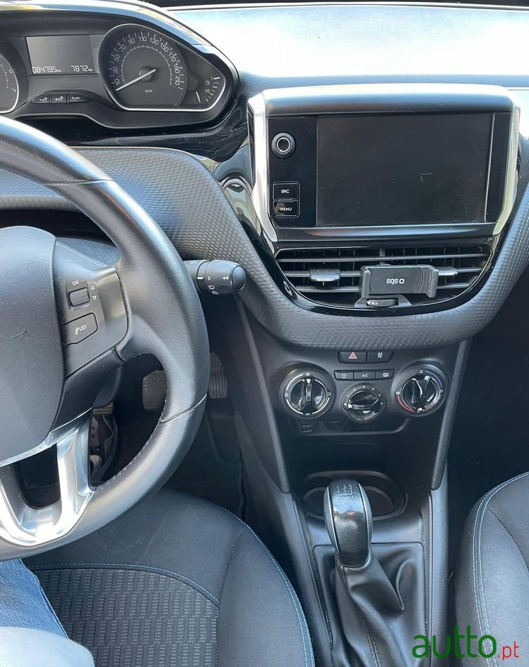 2017' Peugeot 208 photo #5