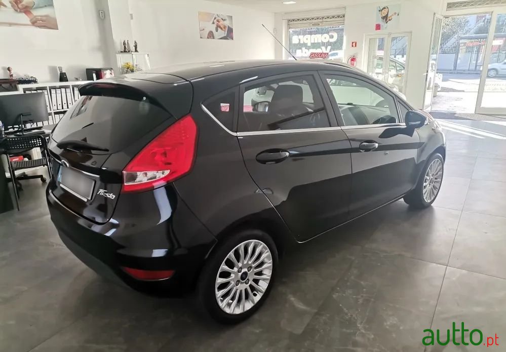 2011' Ford Fiesta photo #4