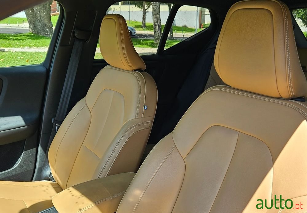 2020' Volvo Xc 40 photo #5