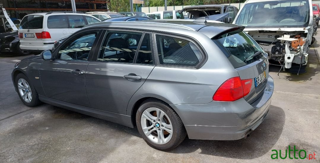 2010' BMW 318 photo #3