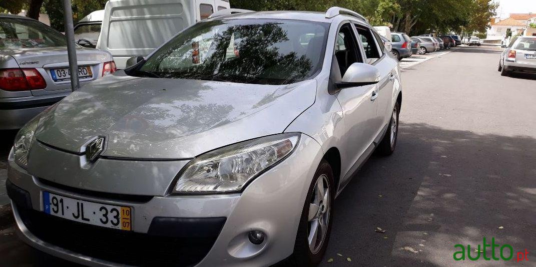 2010' Renault Megane Sport Tourer photo #3