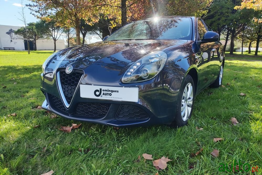 2017' Alfa Romeo Giulietta photo #1