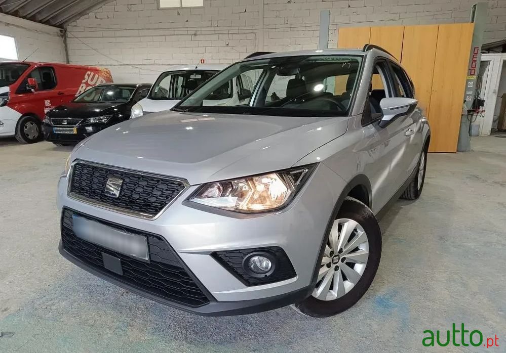2020' SEAT Arona 1.0 Tsi Style photo #1