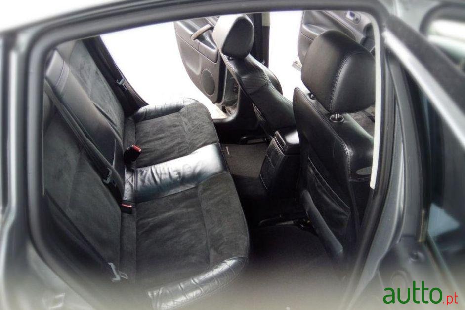 2001' Volkswagen Passat photo #1