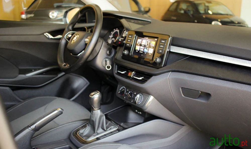 2023' Skoda Fabia 1.0 Mpi photo #6