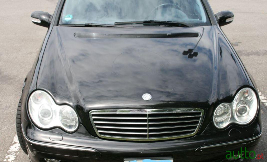 2004' Mercedes-Benz 220 photo #1