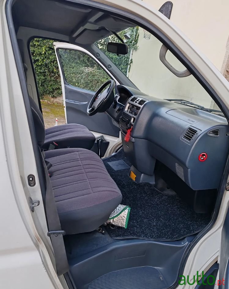 2008' Toyota HiAce photo #6