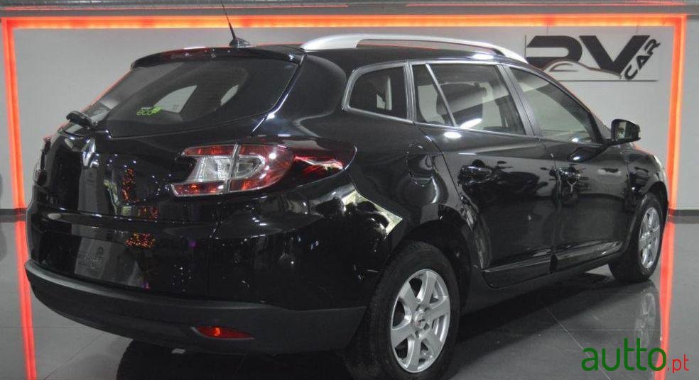 2013' Renault Megane Sport Tourer photo #3