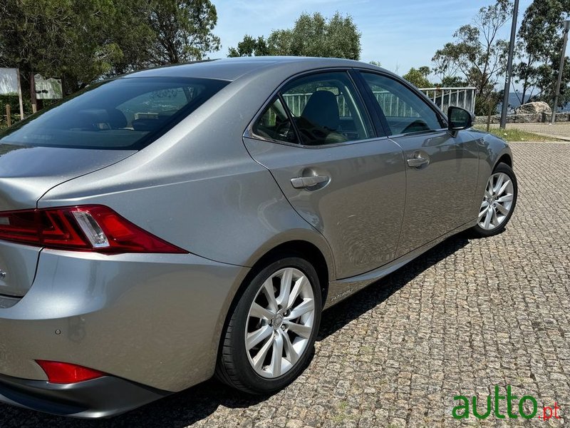 2016' Lexus Is 300H Executive photo #6