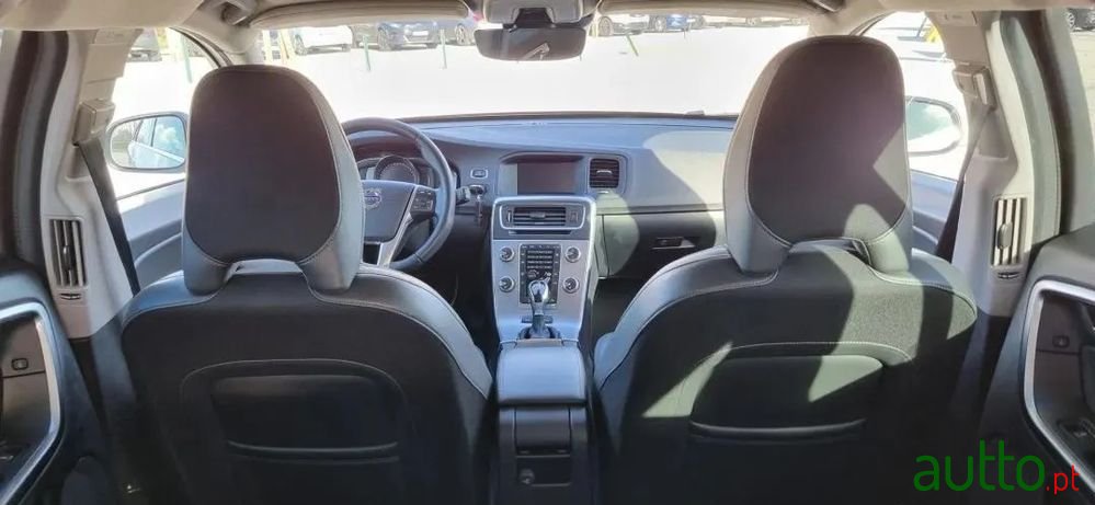 2017' Volvo V60 photo #5