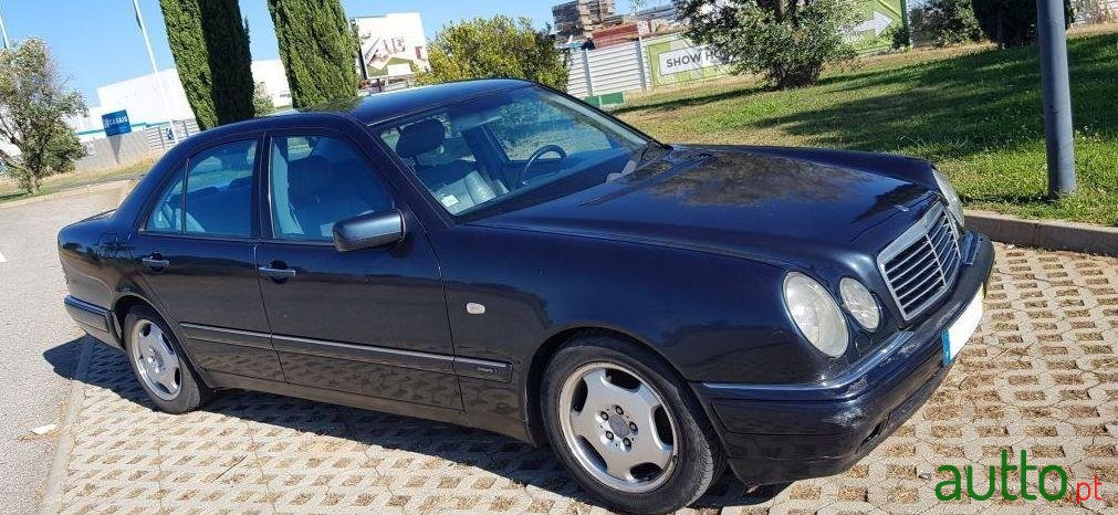 1999' Mercedes-Benz E-300 Avantgarde photo #3