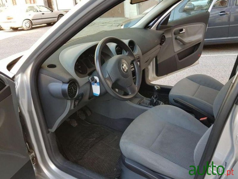 2003' SEAT Ibiza 1.2 12V Signo photo #1