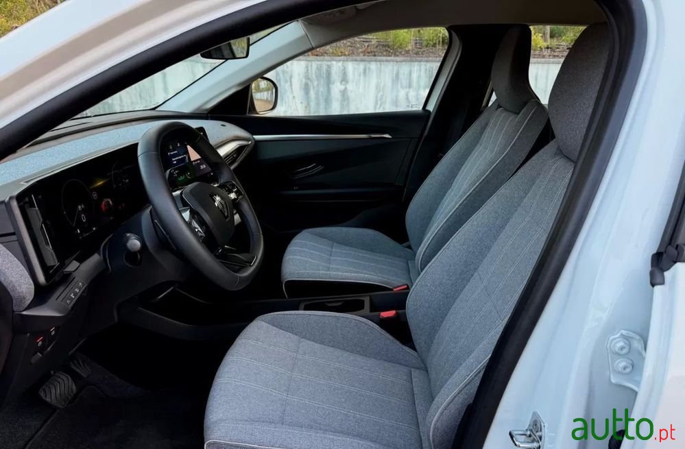 2022' Renault Megane E-Tech photo #5