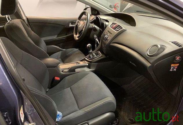 2014' Honda Civic Tourer photo #2