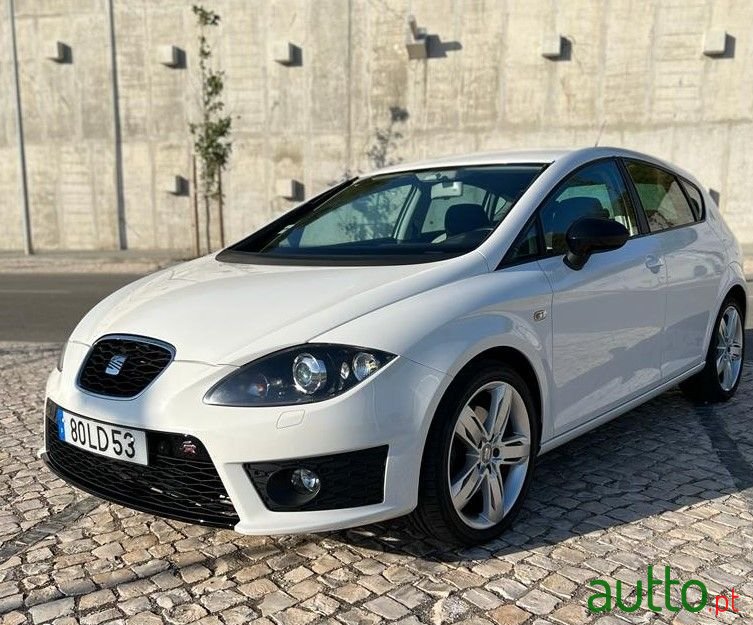 2010' SEAT Leon photo #1