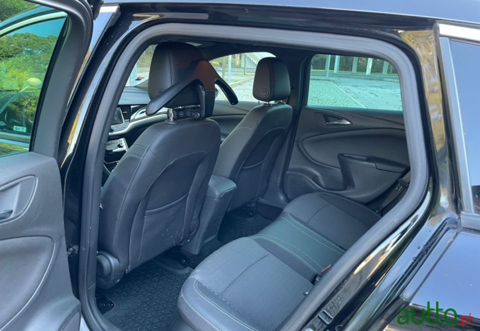 2017' Opel Astra Sports Tourer photo #4