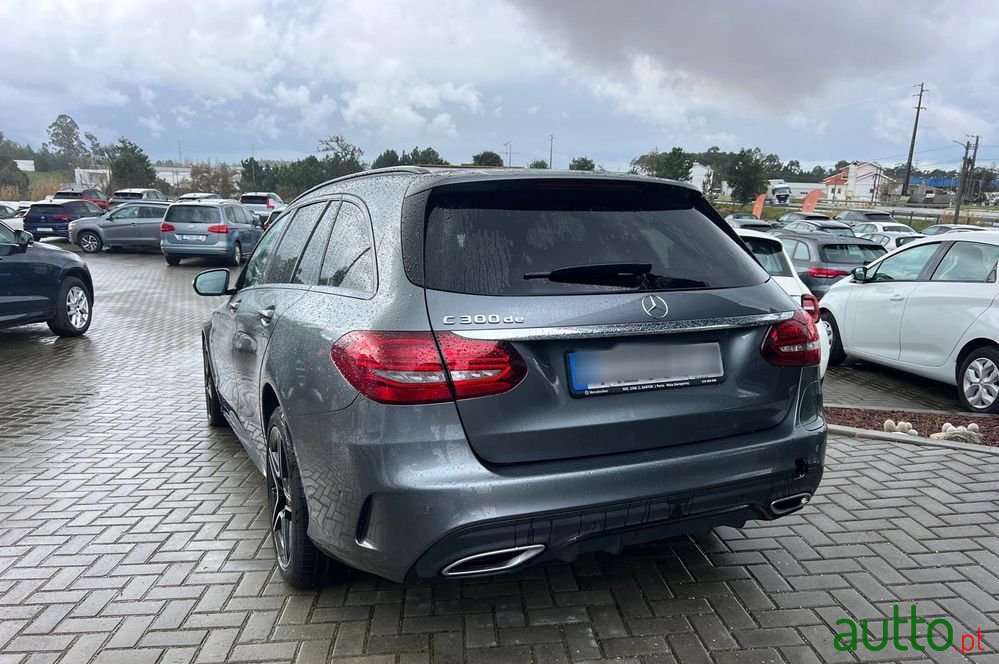 2021' Mercedes-Benz Classe C De Amg Line photo #4