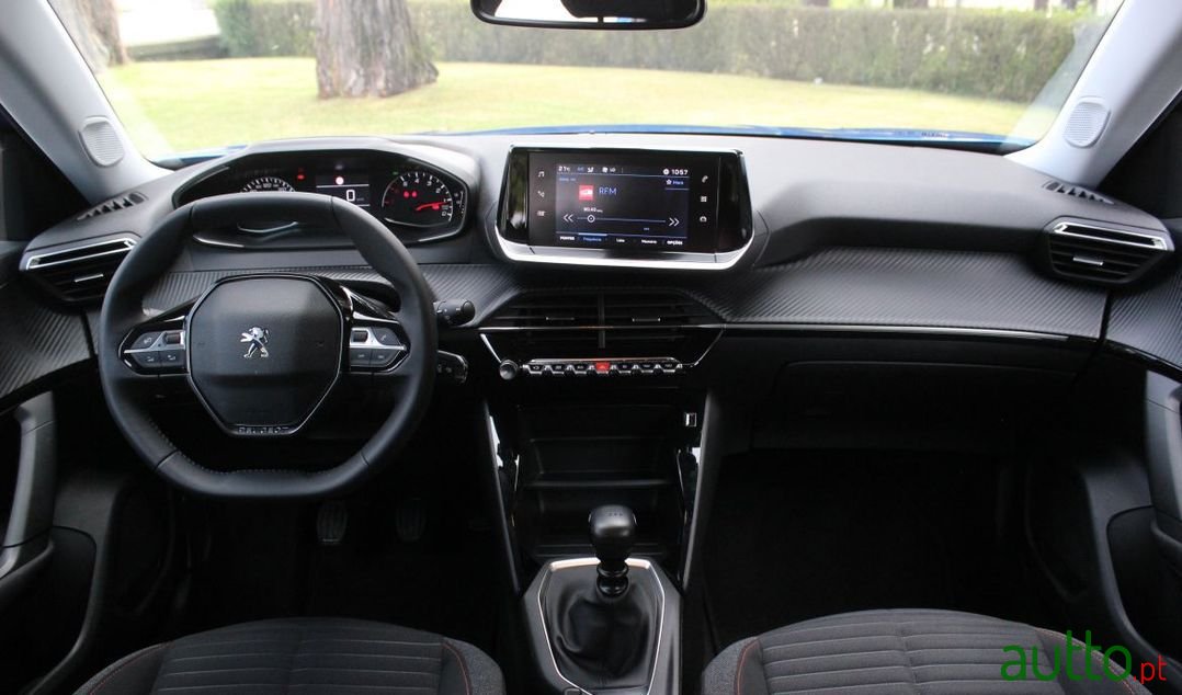 2021' Peugeot 2008 photo #5