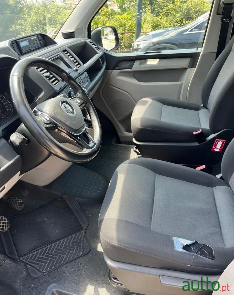 2017' Volkswagen Transporter photo #5