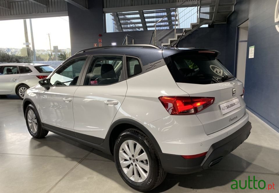 2023' SEAT Arona photo #4