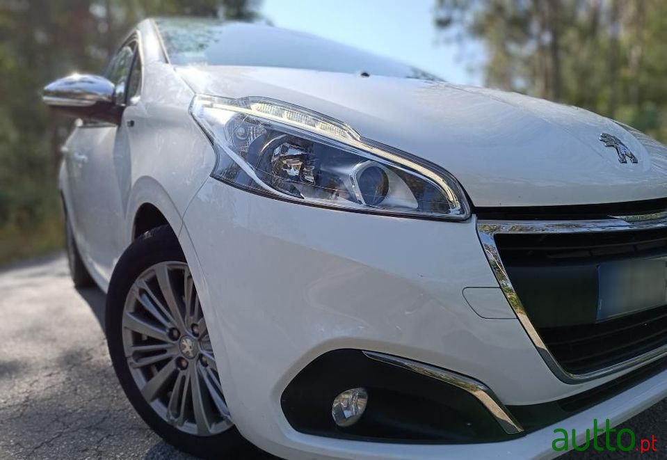 2017' Peugeot 208 photo #2