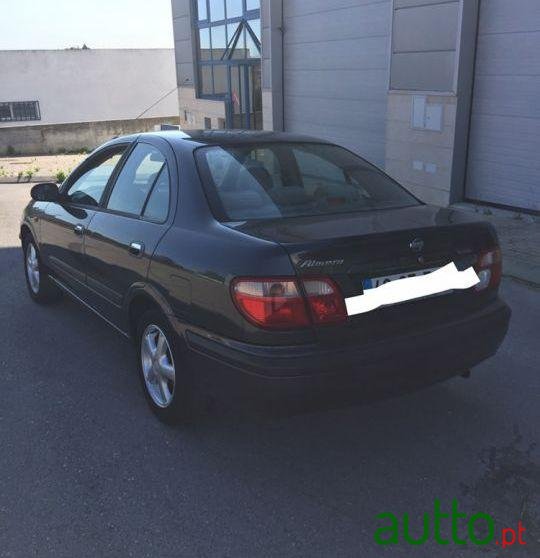 2001' Nissan Almera photo #1