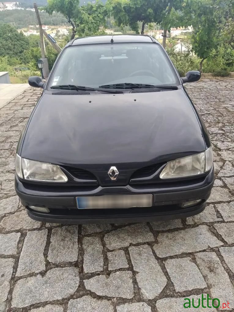 1996' Renault Megane photo #2