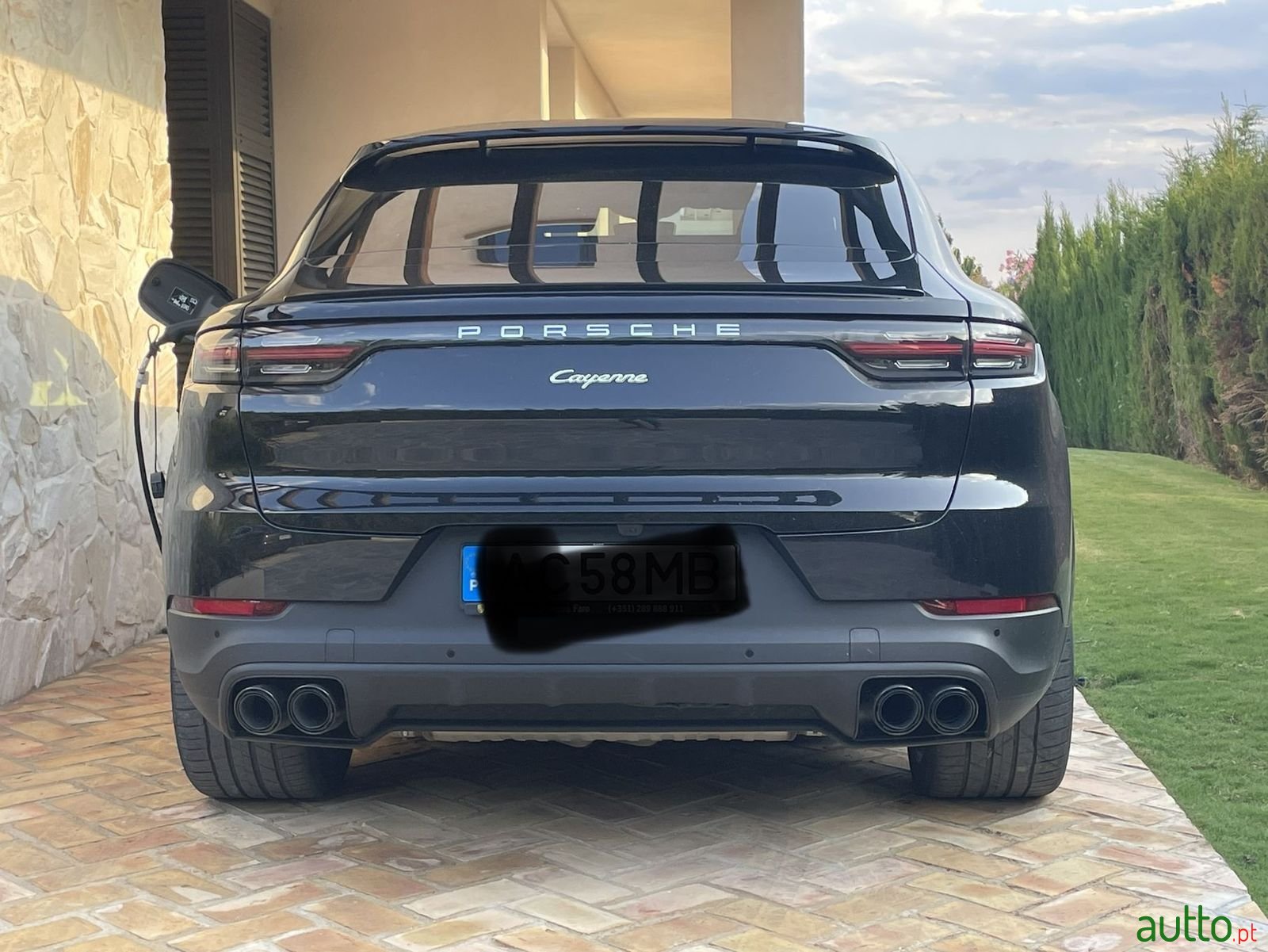 2020' Porsche Cayenne photo #2