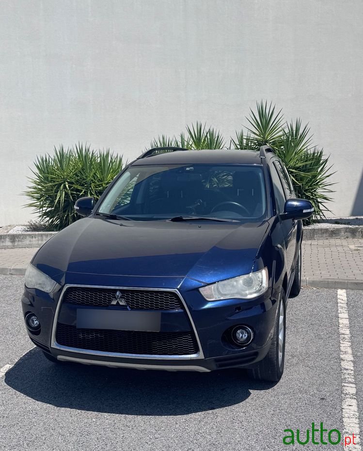 2012' Mitsubishi Outlander 2.2 Di-D Intense+ photo #2