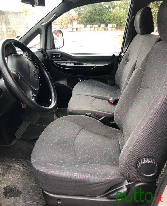 2004' Hyundai H-1 photo #2