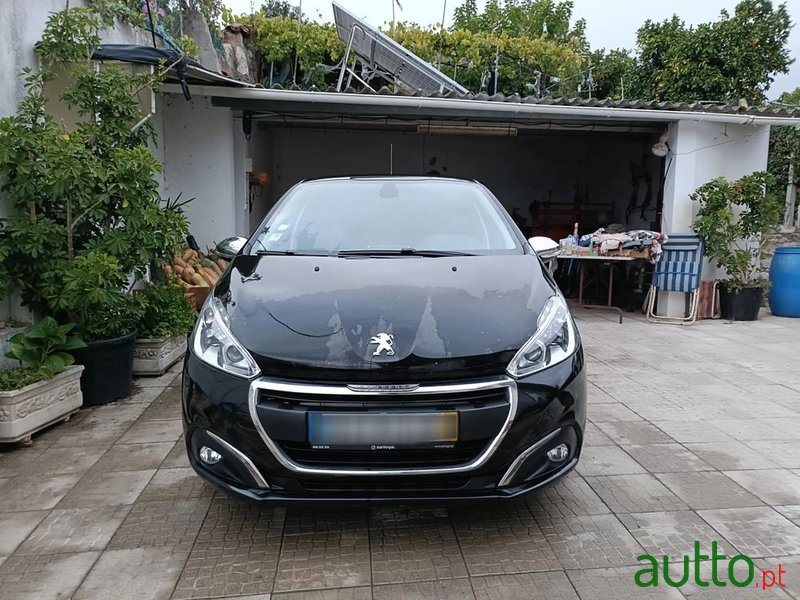 2017' Peugeot 208 1.2 Puretech Style photo #1