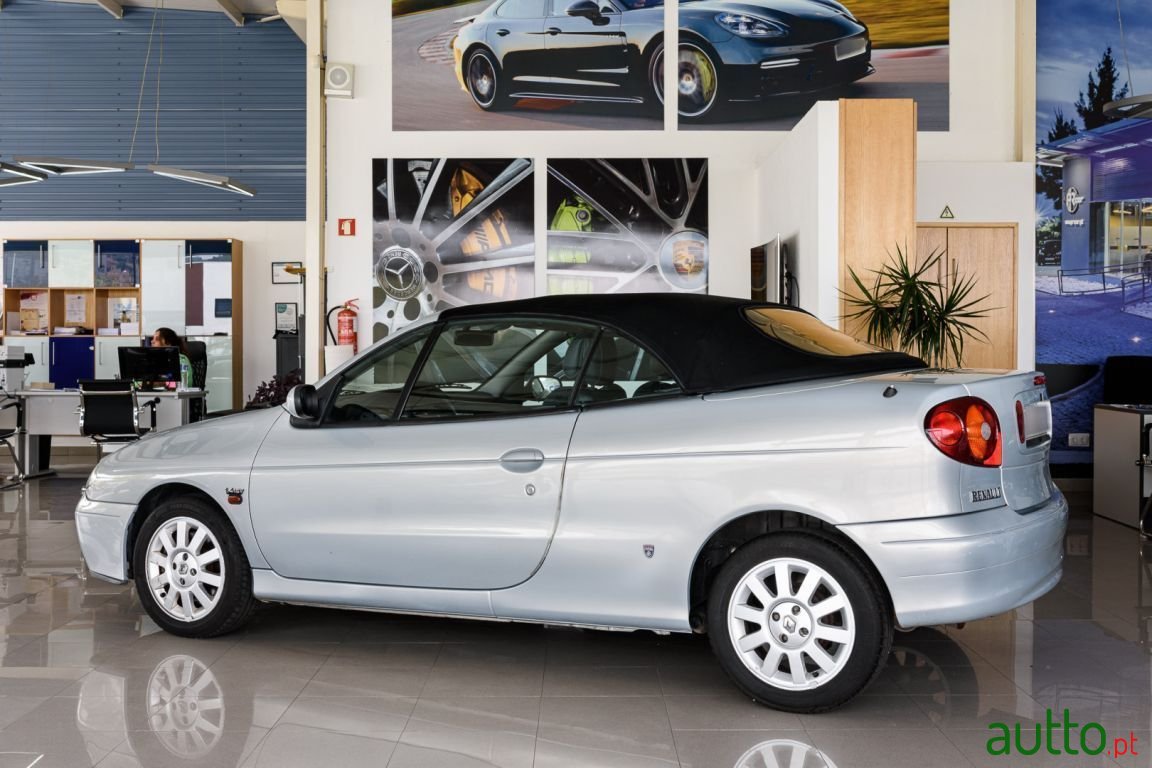 2002' Renault Megane photo #6