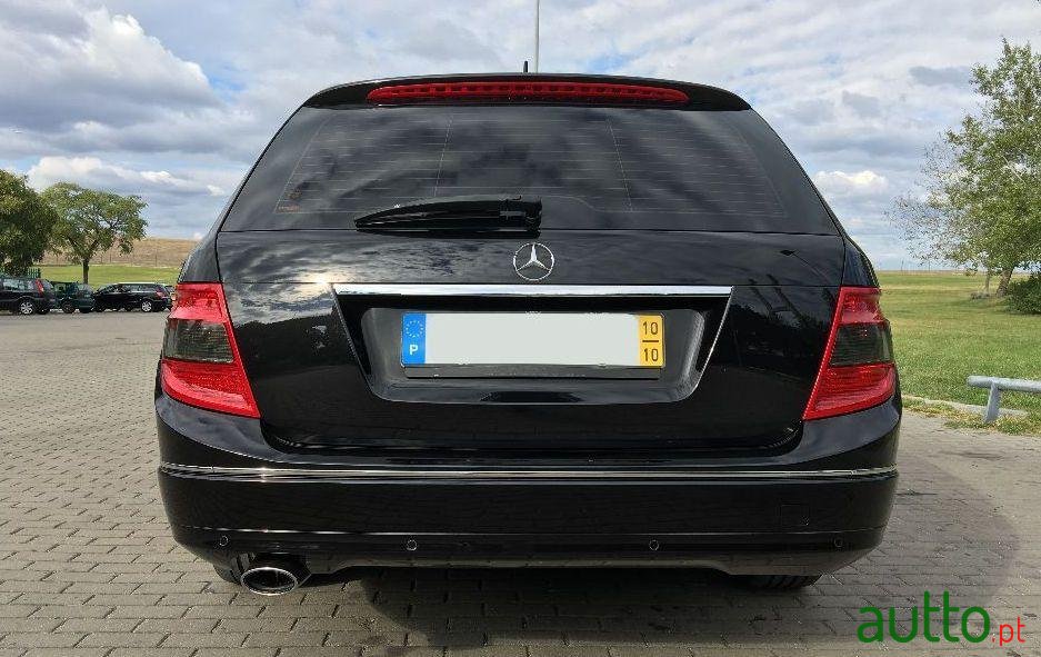 2010' Mercedes-Benz C-220 Cdi photo #1