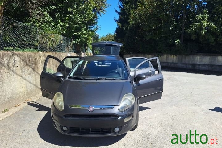 2012' Fiat Punto Evo photo #3